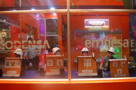 TAMBIÉN SE APRENDE JUGANDO 